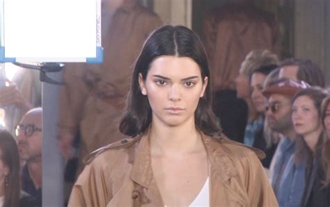 Kendall Jenner Shares Steamy Topless Video and。